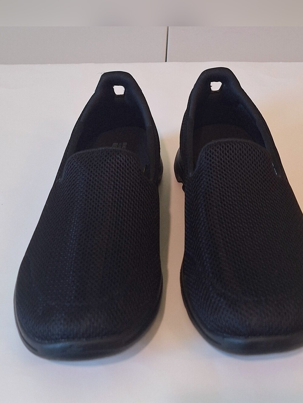 Skechers Go Walk 5 Air Cooled Goga Mat Walking Shoes Black Size 10 Like New - Picture 5 of 12